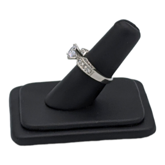 Stunning Faux Diamond Ring - Picture 6 of 12